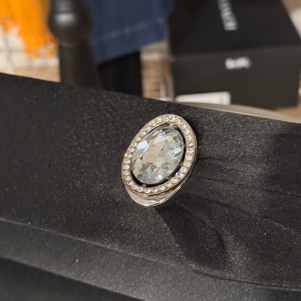 Elegant Silver Crystal Brooch clutch